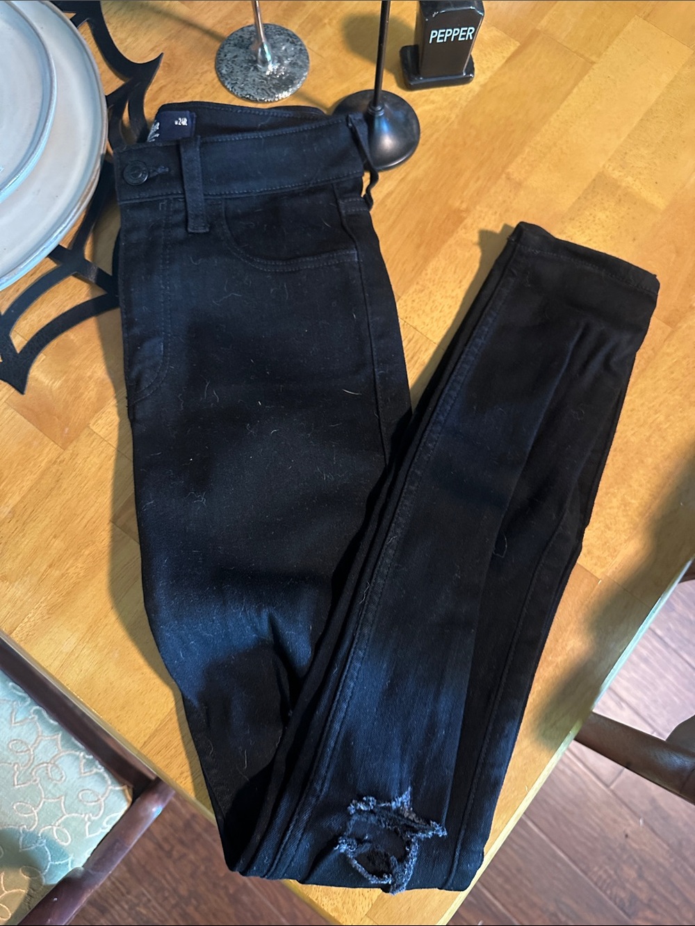 Hollister Black Skinny Jeans with Subtle Distressing